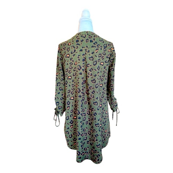 New Directions Green Leopard Print Blouse - Picture 4 of 5